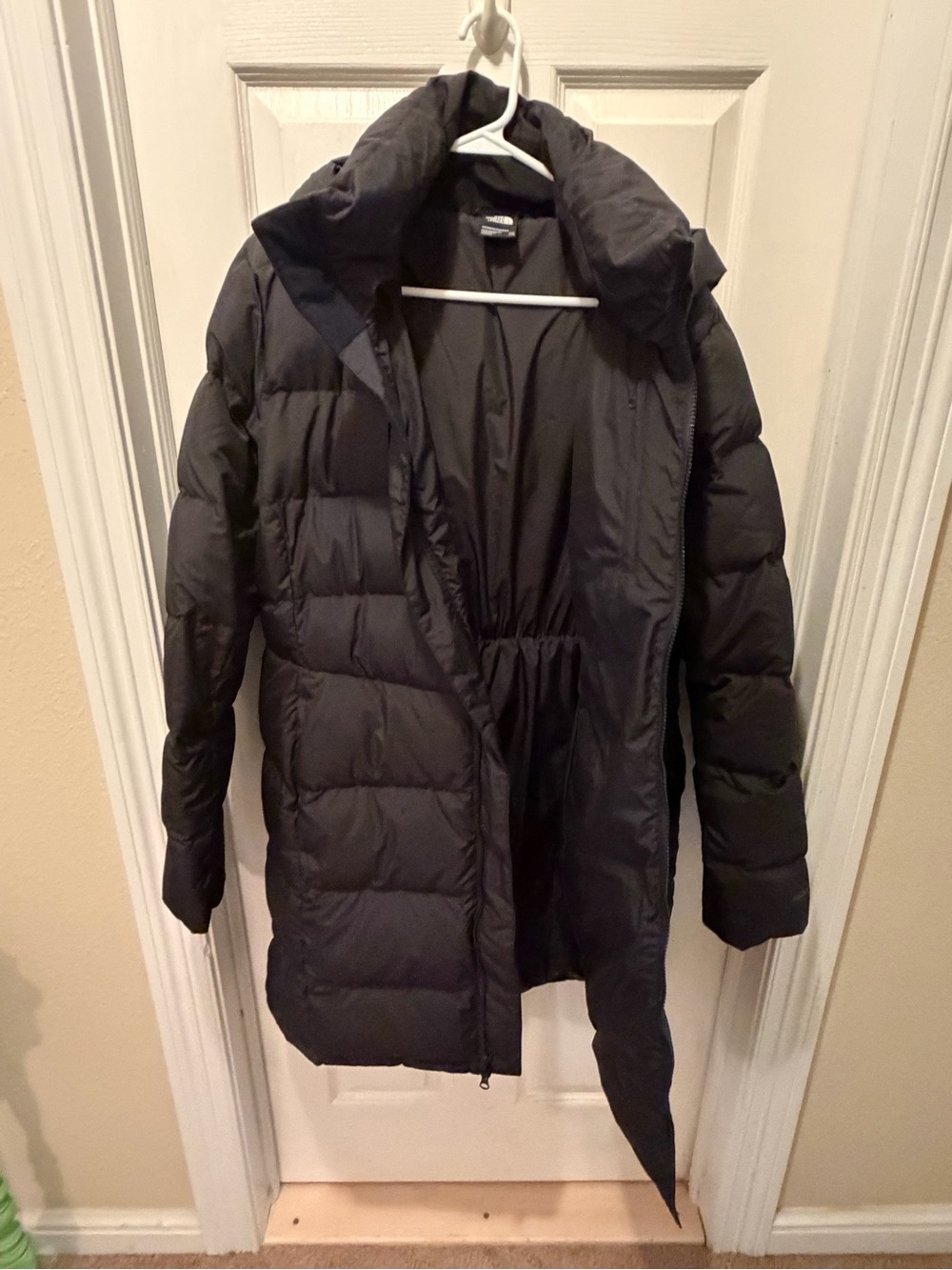 North Face Women's Metropolis Parka in black - Heavy Insulated Jacket